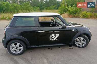 Хэтчбек MINI Cooper 2010 в 