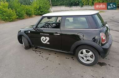 Хэтчбек MINI Cooper 2010 в 
