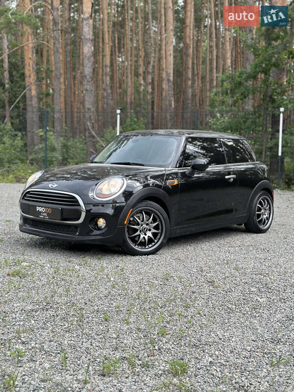 Хетчбек MINI Cooper 2016 в 