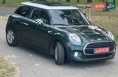 Хэтчбек MINI Cooper 2016 в 
