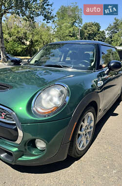 Хетчбек MINI Cooper 2016 в 