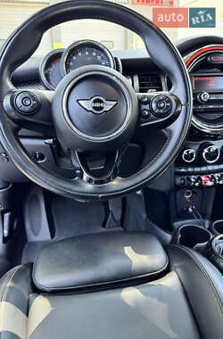 Хетчбек MINI Cooper 2016 в 