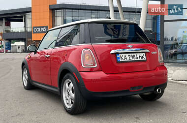 Хетчбек MINI Cooper 2010 в 