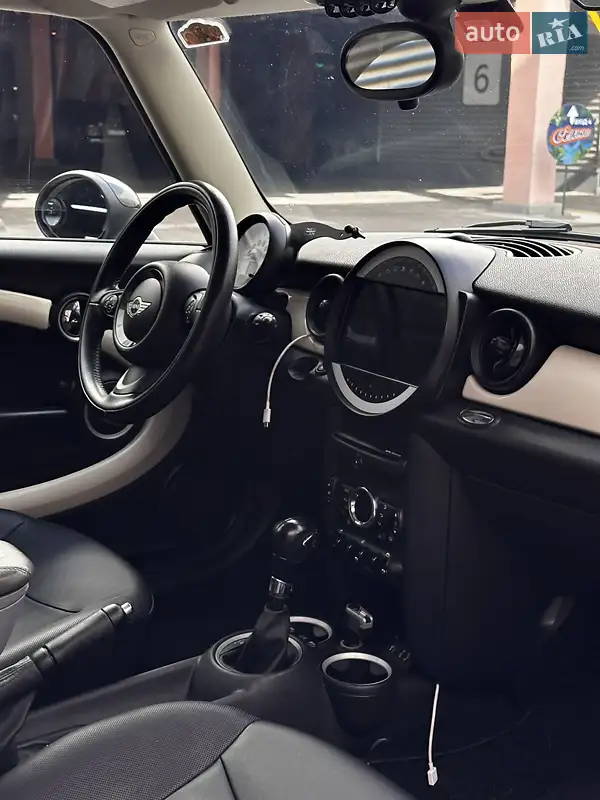 Хетчбек MINI Cooper 2013 в 