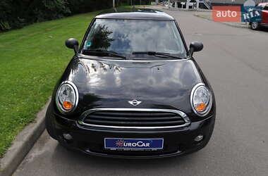 Хэтчбек MINI Cooper 2010 в 