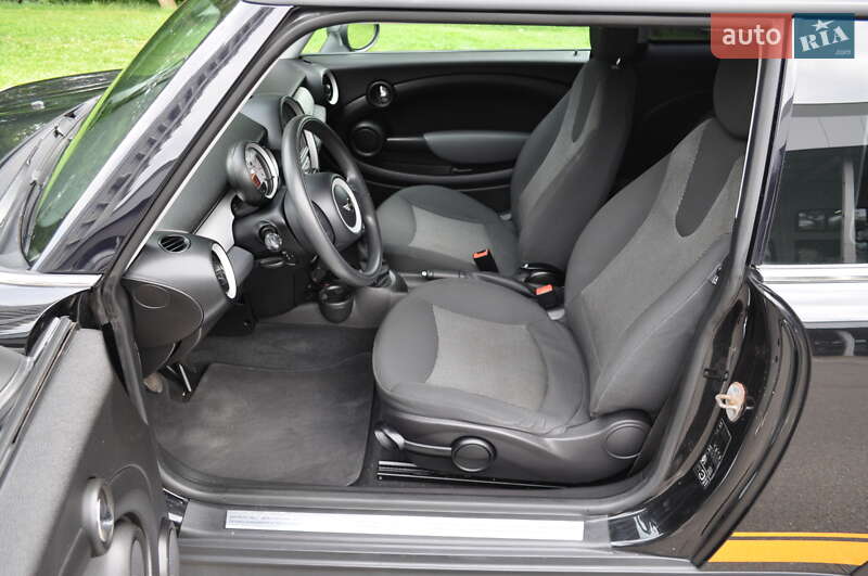 Хетчбек MINI Cooper 2010 в Києві