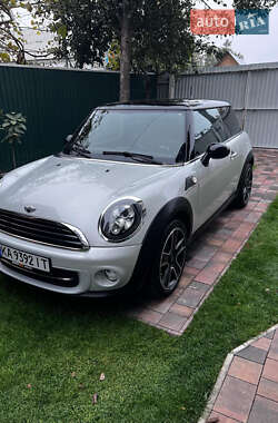 Хэтчбек MINI Cooper 2011 в 