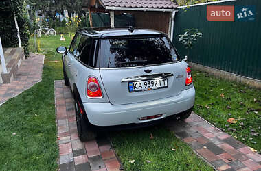 Хэтчбек MINI Cooper 2011 в 