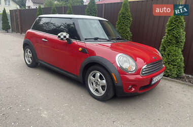 Хэтчбек MINI Cooper 2010 в 