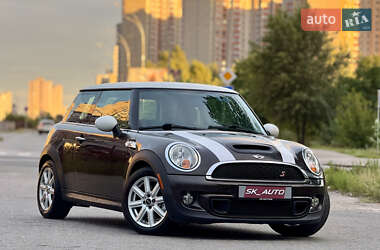 Хэтчбек MINI Cooper 2011 в 