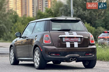 Хэтчбек MINI Cooper 2011 в 