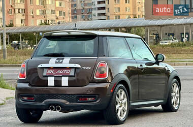 Хэтчбек MINI Cooper 2011 в 