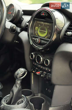 Хэтчбек MINI Cooper 2016 в 