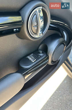 Хэтчбек MINI Cooper 2020 в 