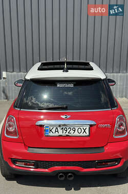 Хэтчбек MINI Cooper 2011 в 