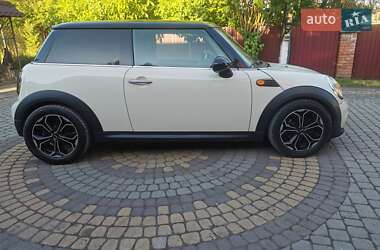 Хэтчбек MINI Cooper 2010 в 