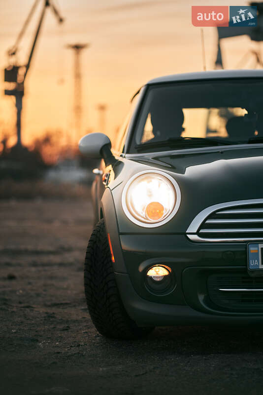 Хэтчбек MINI Cooper 2013 в Ужгороде