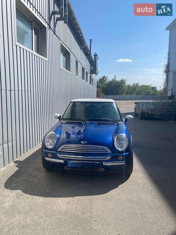 Хэтчбек MINI Cooper 2003 в Черновцах