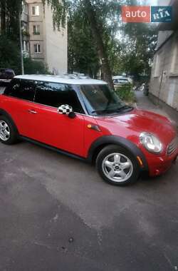 Хэтчбек MINI Cooper 2010 в 