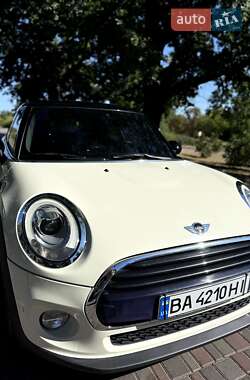 Хэтчбек MINI Cooper 2016 в 