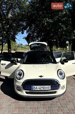 Хэтчбек MINI Cooper 2016 в 