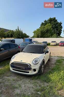 Хэтчбек MINI Cooper 2016 в 