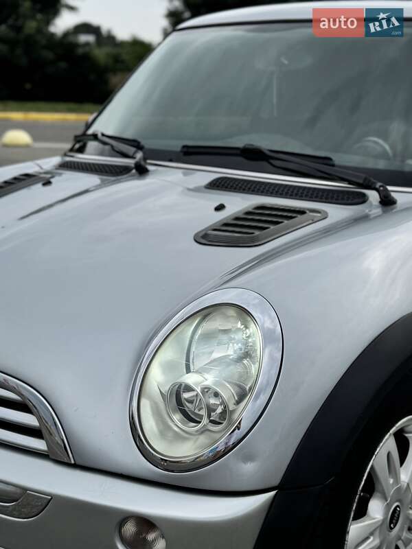 Хэтчбек MINI Cooper 2004 в Черновцах