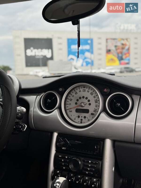 Хэтчбек MINI Cooper 2004 в Черновцах