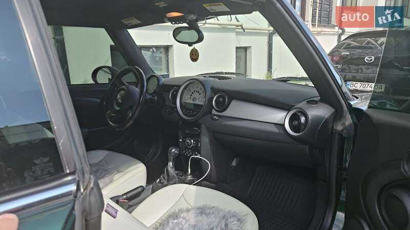 Хетчбек MINI Cooper 2011 в 