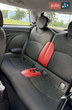 Хэтчбек MINI Cooper 2010 в 