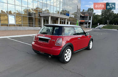 Хэтчбек MINI Cooper 2010 в 