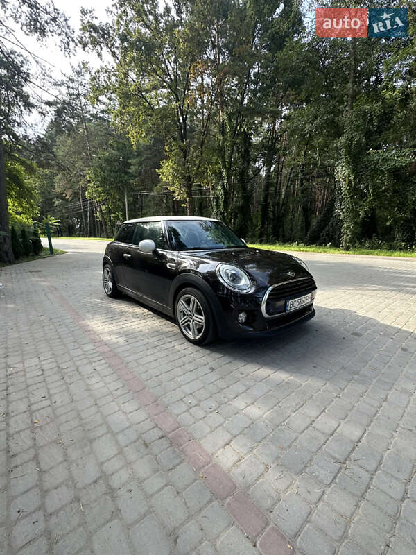 Хетчбек MINI Cooper 2016 в 