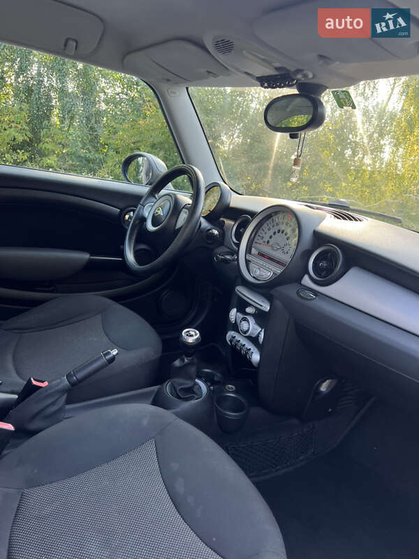 Хэтчбек MINI Cooper 2010 в Калиновке