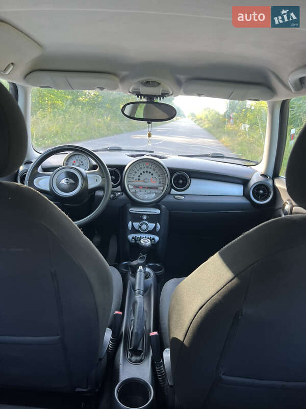 Хэтчбек MINI Cooper 2010 в Калиновке
