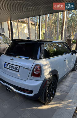 Хэтчбек MINI Cooper 2013 в 