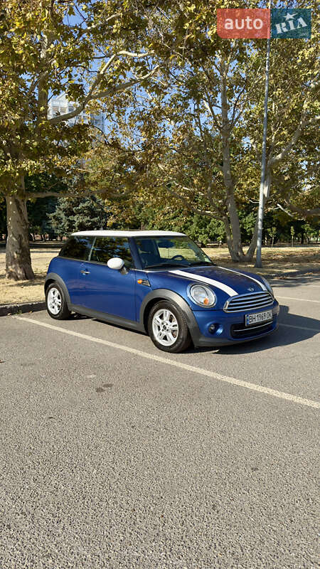Хетчбек MINI Cooper 2013 в 