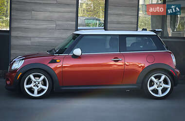 Хетчбек MINI Cooper 2011 в 