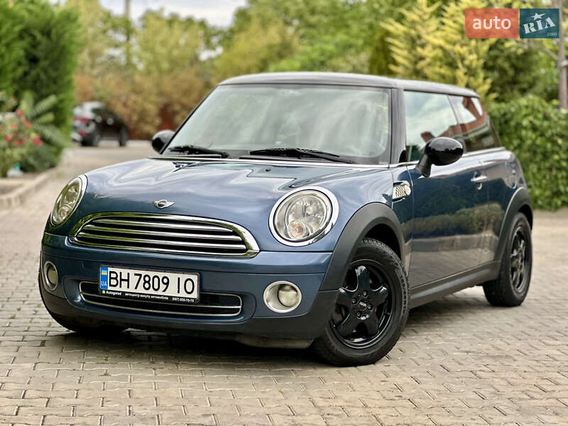 Хэтчбек MINI Cooper 2009 в 