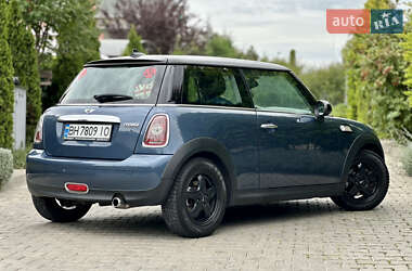 Хэтчбек MINI Cooper 2009 в 