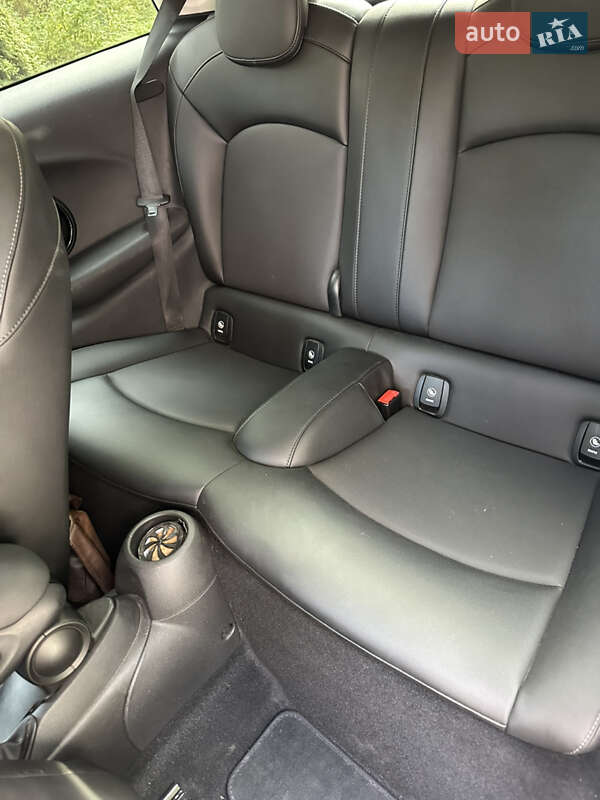 Хэтчбек MINI Cooper 2016 в Львове