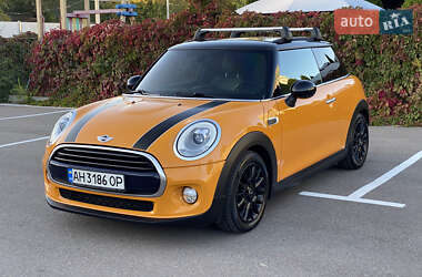 Хетчбек MINI Cooper 2016 в 