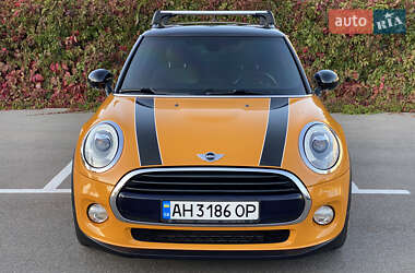 Хетчбек MINI Cooper 2016 в 