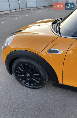 Хетчбек MINI Cooper 2016 в 