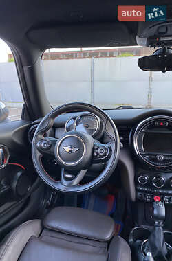 Хетчбек MINI Cooper 2016 в 