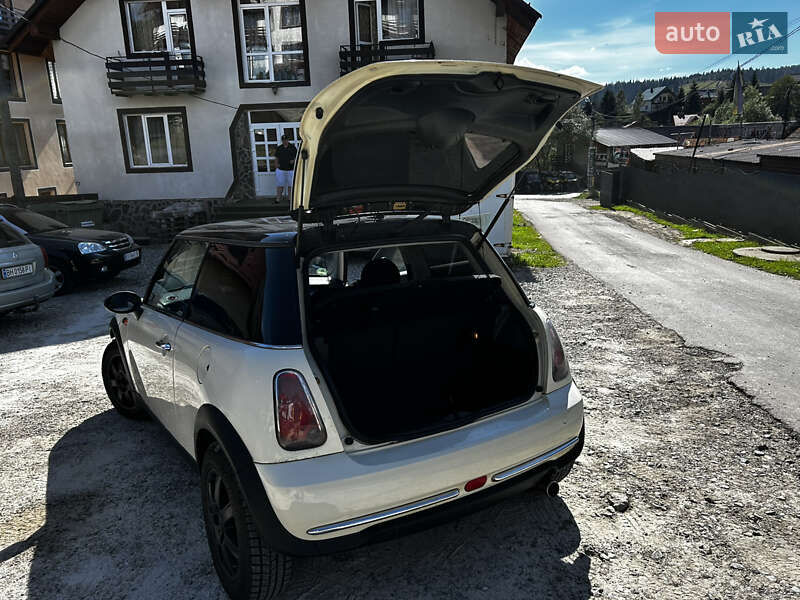 Хэтчбек MINI Cooper 2004 в Полянице