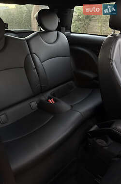 Хетчбек MINI Cooper 2011 в 