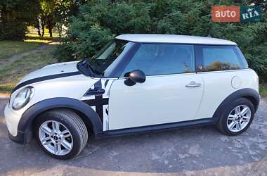 Хетчбек MINI Cooper 2011 в 