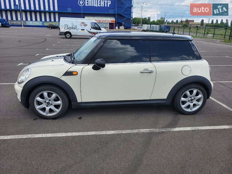 Хэтчбек MINI Cooper 2007 в 