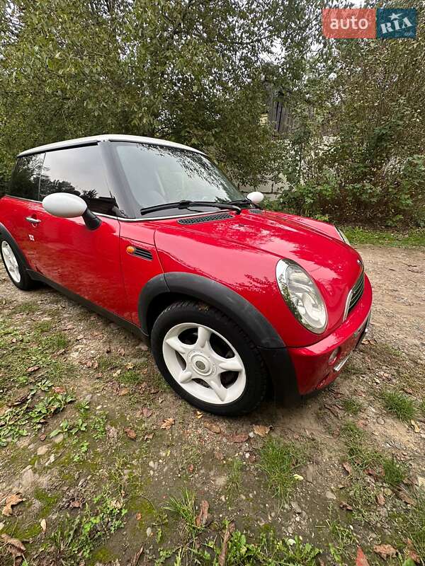 Хетчбек MINI Cooper 2001 в Чернівцях