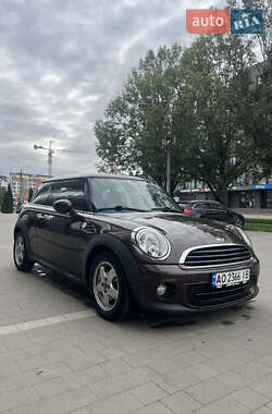 Хэтчбек MINI Cooper 2010 в Ужгороде
